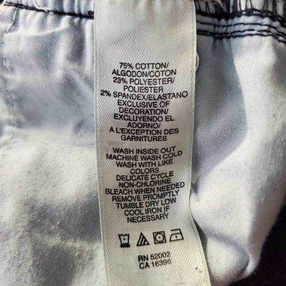 DKNY Jeans Rolled Cuff Bermuda Denim Shorts Dark Wash Blue Size 6 - Picture 8 of 10